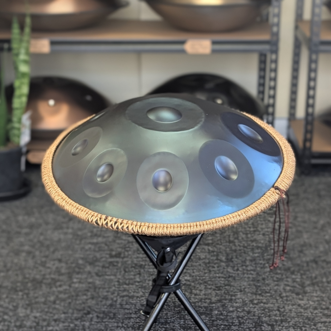 Buy beginner handpan in Australia – 55 cm Mandala 10-note D Kurd handpan, 432 Hz tuning, ideal beginner handpan for meditation, music therapy, acoustic performance, and creative expression.
