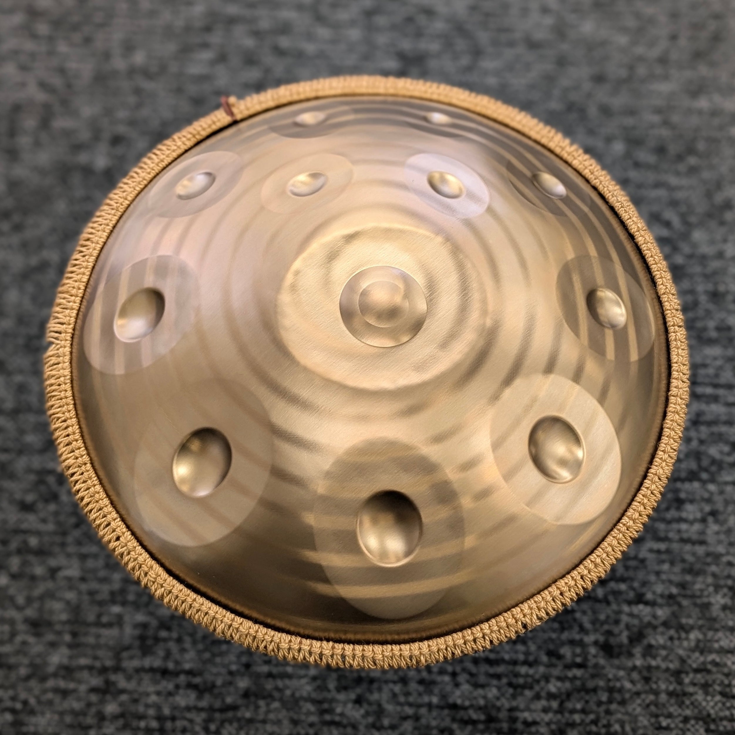 Buy beginner handpan in Australia – 55 cm 12-note D Kurd handpan, 432 Hz tuning, ideal beginner handpan for meditation, music therapy, acoustic performance, and creative expression.
