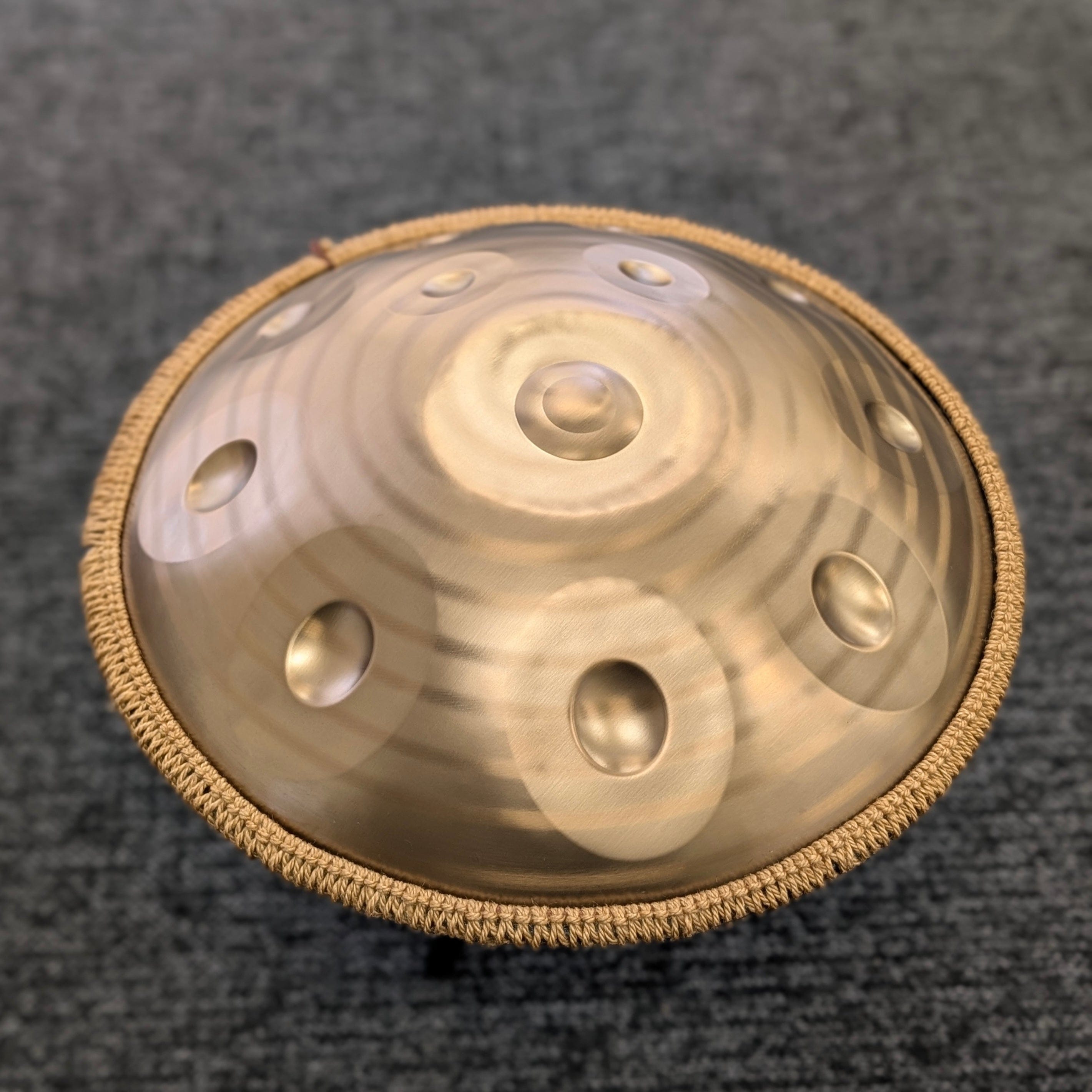 Buy beginner handpan in Australia – 55 cm 12-note D Kurd handpan, 432 Hz tuning, ideal beginner handpan for meditation, music therapy, acoustic performance, and creative expression.
