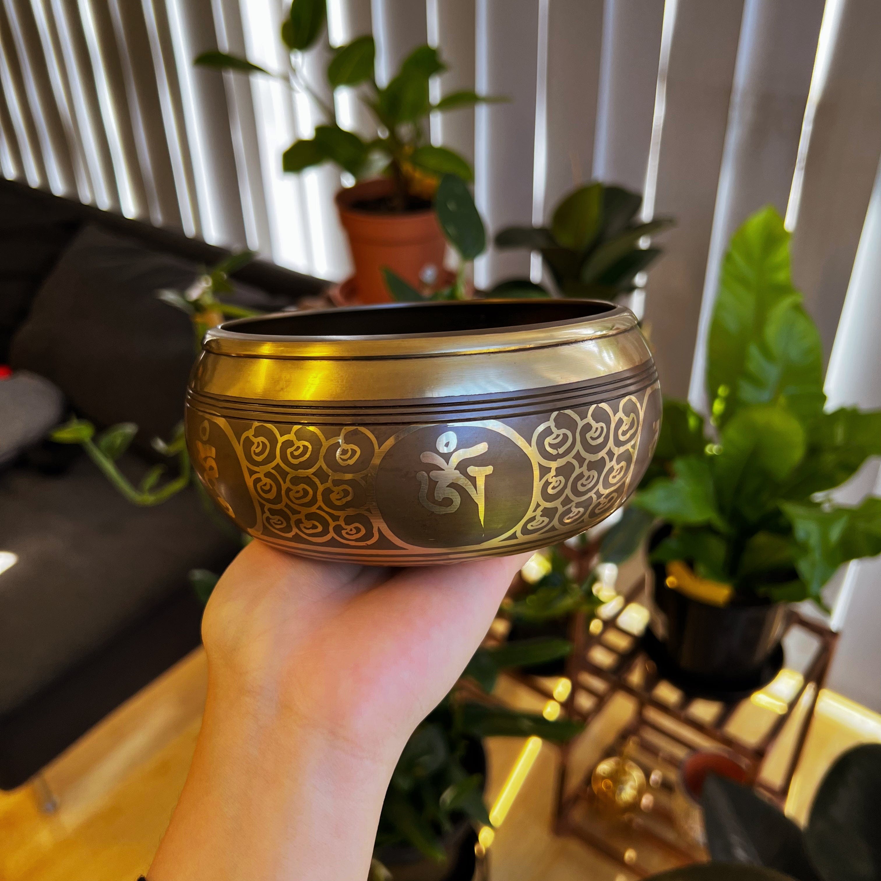 Tibetan Singing Bowl Nepal Handmade Meditation White Tara 14cm sound healing muscial therapy